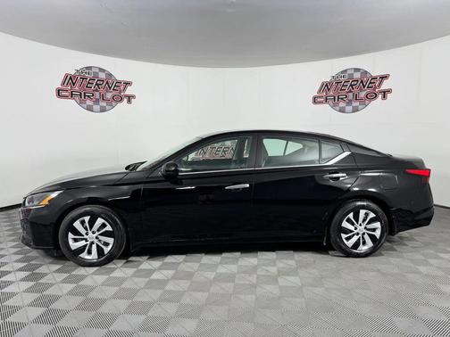 Black 2023 Nissan Altima 2.5 S Sedan 4D