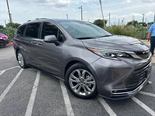 2024 Toyota Sienna Platinum 7 Passenger