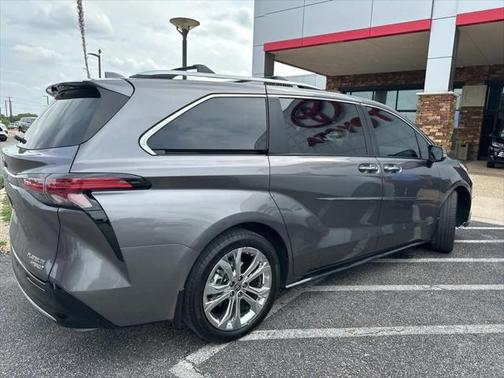 2024 Toyota Sienna Platinum 7 Passenger