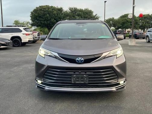 2024 Toyota Sienna Platinum 7 Passenger