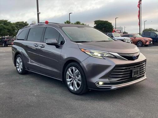 2024 Toyota Sienna Platinum 7 Passenger