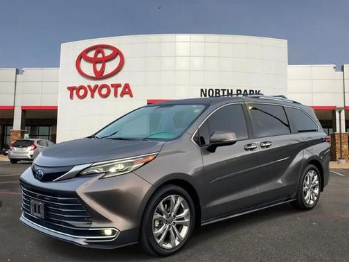 2024 Toyota Sienna Platinum 7 Passenger