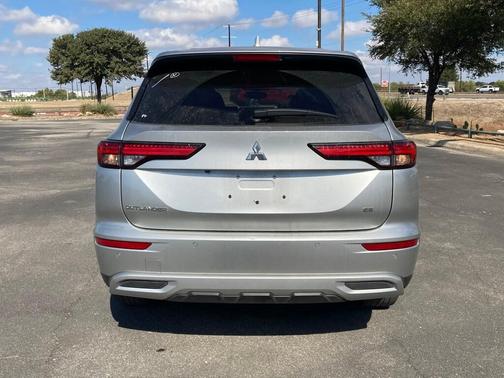 2024 Mitsubishi Outlander