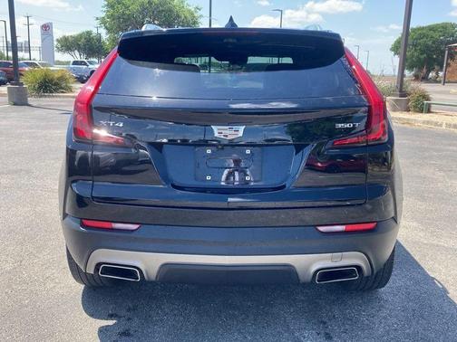 Stellar Black Metallic 2022 Cadillac XT4 Premium Luxury