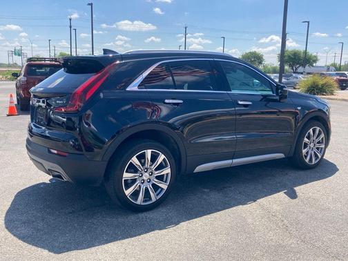Stellar Black Metallic 2022 Cadillac XT4 Premium Luxury