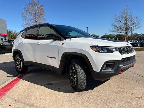 Bright White Clearcoat 2025 Jeep Compass Trailhawk