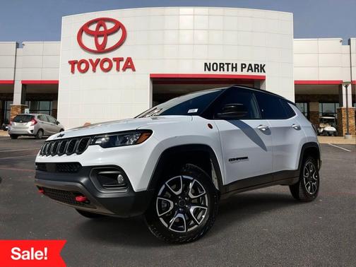 Bright White Clearcoat 2025 Jeep Compass Trailhawk