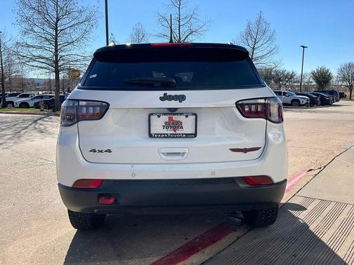 Bright White Clearcoat 2025 Jeep Compass Trailhawk