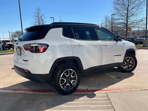 Bright White Clearcoat 2025 Jeep Compass Trailhawk