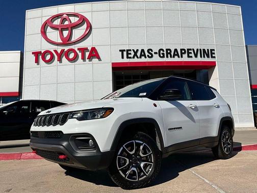 Bright White Clearcoat 2025 Jeep Compass Trailhawk