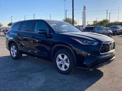 2025 Toyota Highlander LE