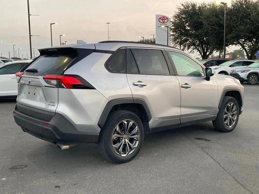 2022 Toyota RAV4 Hybrid XLE Premium