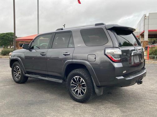 Magnetic Gray Metallic 2019 Toyota 4Runner SR5 Premium