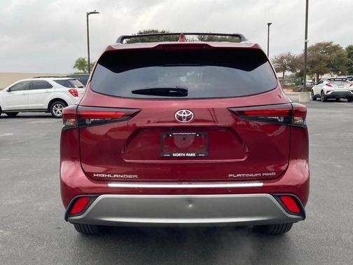 2024 Toyota Highlander Platinum