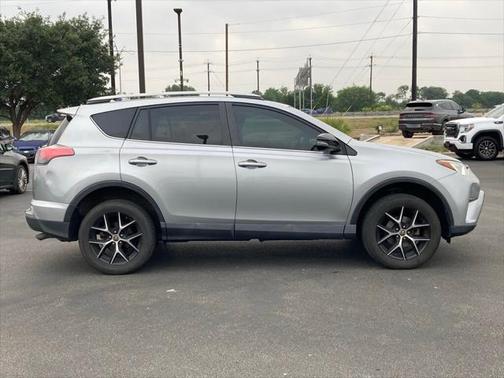 2017 Toyota RAV4 SE
