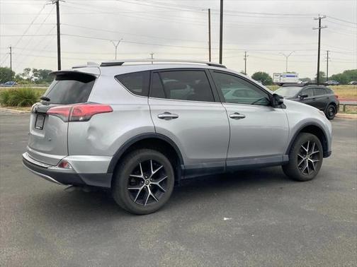 2017 Toyota RAV4 SE