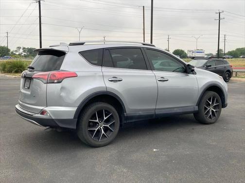 2017 Toyota RAV4 SE
