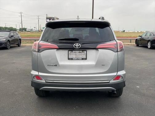 2017 Toyota RAV4 SE