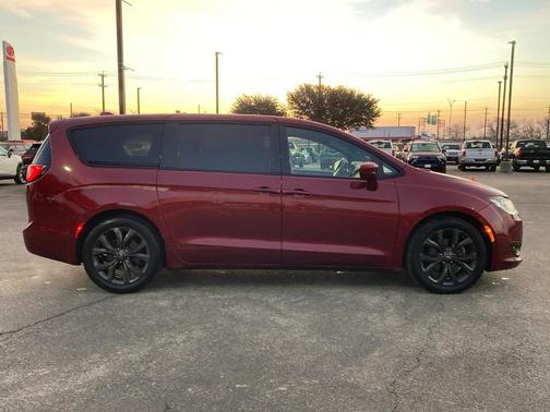 2019 Chrysler Pacifica Touring Plus