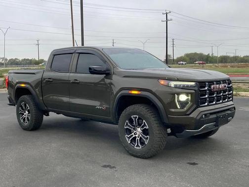 2024 GMC Canyon AT4
