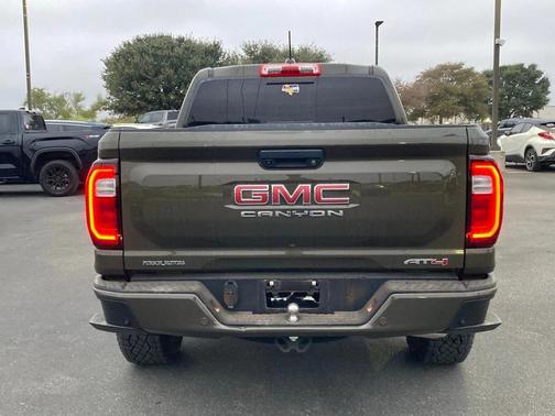 2024 GMC Canyon AT4