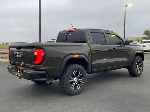 2024 GMC Canyon AT4