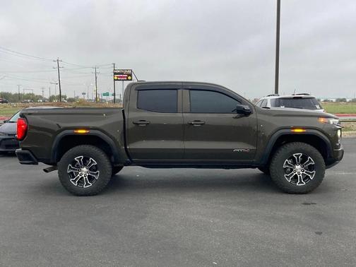 2024 GMC Canyon AT4