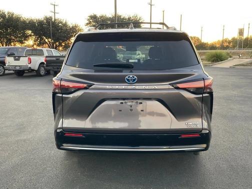2022 Toyota Sienna Limited