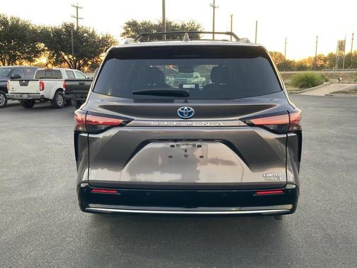 2022 Toyota Sienna Limited