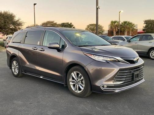 2022 Toyota Sienna Limited