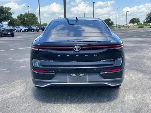 2023 Toyota Crown Platinum