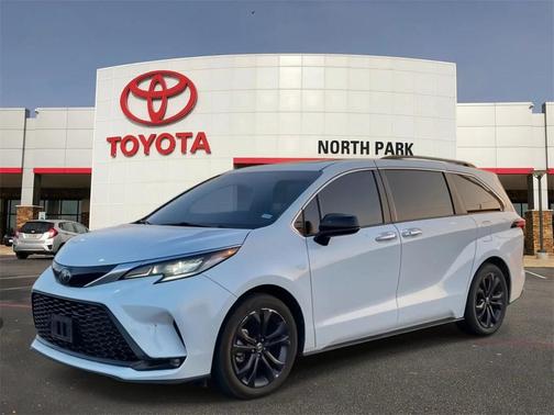 2022 Toyota Sienna XSE 7 Passenger