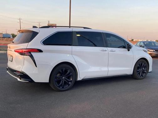2022 Toyota Sienna XSE 7 Passenger