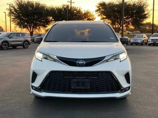 2022 Toyota Sienna XSE 7 Passenger