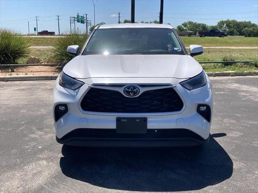 2024 Toyota Highlander LE
