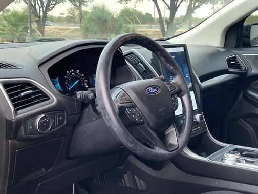 2022 Ford Edge SE