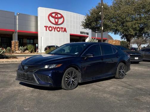 2022 Toyota Camry SE
