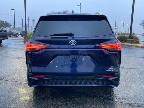 2022 Toyota Sienna XSE 7 Passenger