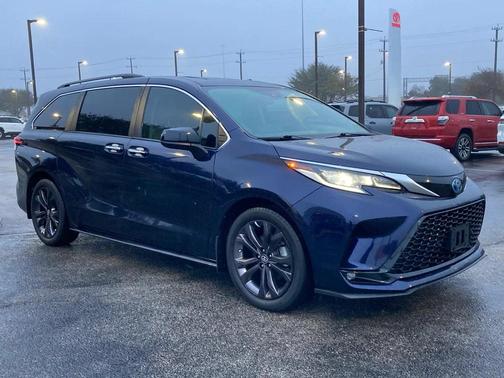 2022 Toyota Sienna XSE 7 Passenger