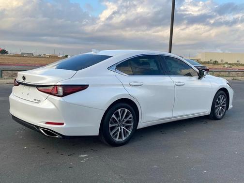 2023 Lexus ES 350 Base