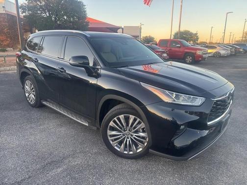2022 Toyota Highlander Platinum