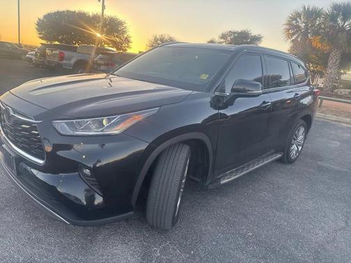 2022 Toyota Highlander Platinum