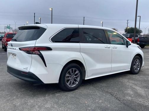 2021 Toyota Sienna LE