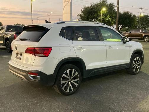 2024 Volkswagen Taos 1.5T SE