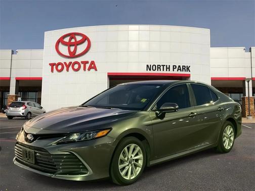 2022 Toyota Camry LE