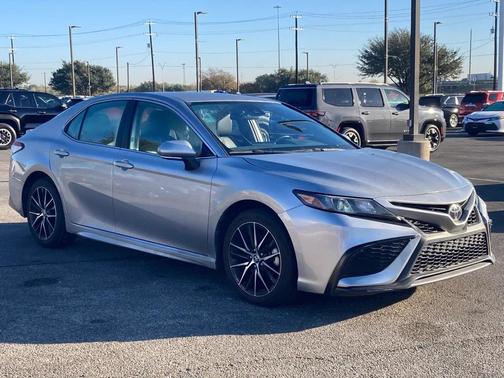 2024 Toyota Camry SE
