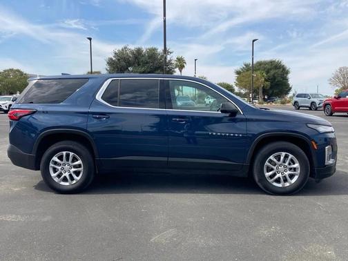 2023 Chevrolet Traverse LS