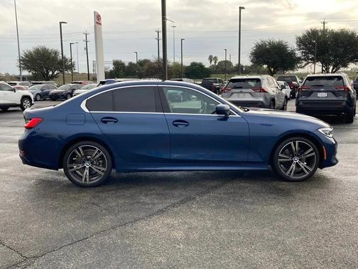 2021 BMW 330 i