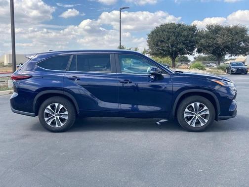 2024 Toyota Highlander XLE