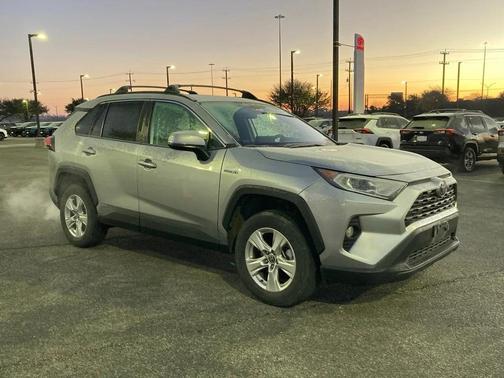 2021 Toyota RAV4 Hybrid XLE